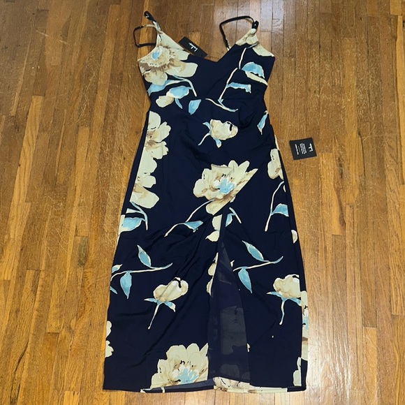 Draw You Close Navy Blue Floral Sleeveless Surplice Midi Dress - Picture 4 of 8